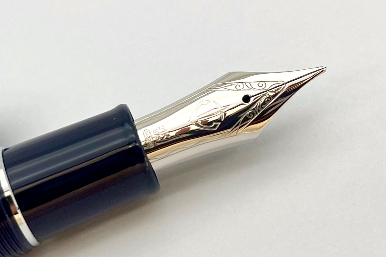 SailorKingofPensUrushiPrussianBlueRhodiumTrimFPNewNibLogo_L